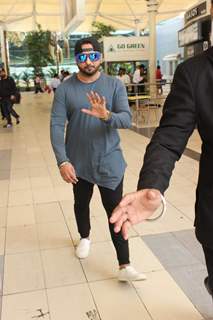 Yo Yo Honey Singh Snapped at Airport