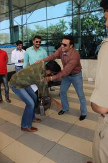 Airport Spotting: Guess Suniel Shetty Seeks Blessings from Gulshan Grover!