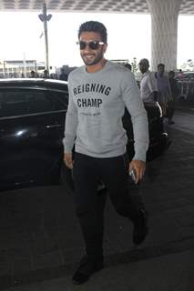 Arjun Kapoor Snapped at Airport