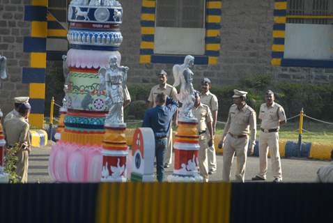 Sanjay Dutt Salutes National Flag as soon as he comes out of Yerwada Jail in Pune