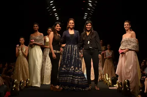Esha Gupta Walks for Jade