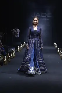 Esha Gupta Walks for Jade