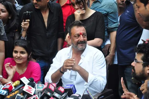 Sanjay Dutt Holds a Press Con at Home post release from Yerwada Jail