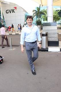 Airport Spotting: Madhuri's Husband Sriram Madhav Nene