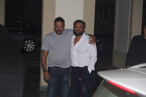 Suniel Shetty Meets Sanjay Dutt at his Residence!