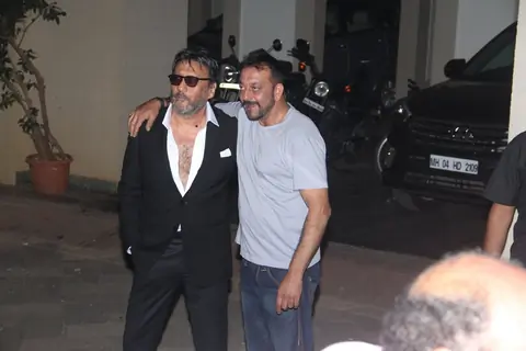 Jackie Shroff Meets Sanjay Dutt at his Residence!