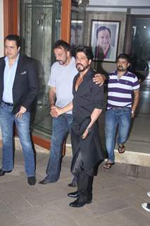 Shah Rukh Khan Greets Sanjay Dutt at his Residence Post his release from Yerwada Jail