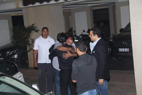 Shah Rukh Khan Greets Sanjay Dutt at his Residence Post his release from Yerwada Jail