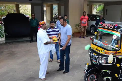 Sanjay Dutt receives a token of love from his Fan
