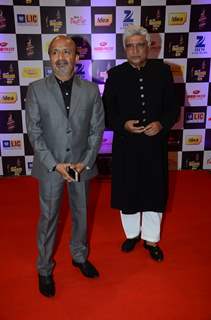 Sameer Anjaan and Javed Akhtar at Mirchi Music Awards 2016