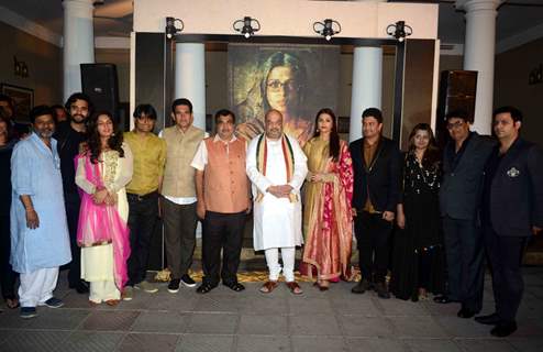Cast of Sarabjit with BJP Pres Amit Shah & Minister Nitin Gadkari at Poster Launch of 'Sarabjit'
