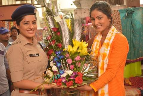 Deepika Singh with Hina Khan comes together to nab trafficking group