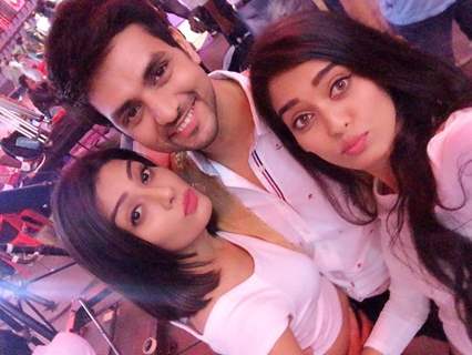 Charu Sharma, Neha Sharma and Shakti Arora at  'Kolkata Baabu Moshayes' at the Curtain Raiser Shoot