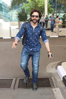 Jackky Bhagnani spotted at Airport!