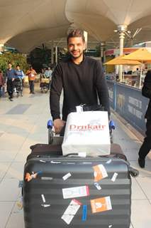 Karan Kundra spotted Airport!