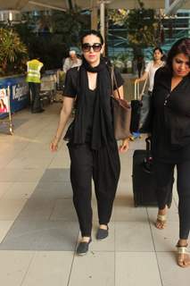 Karisma Kapoor spotted at Airport!