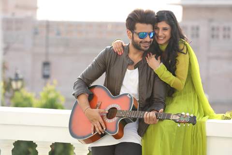 Karan Kundra comes to the recuse of Saanvi