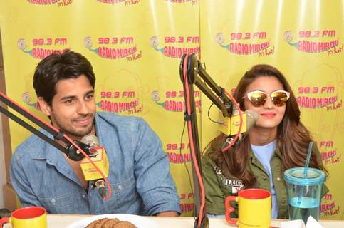 Sidharth Malhotra and Alia Bhatt Goes Live on Radio Mirchi for Promotions of 'Kapoor & Sons'