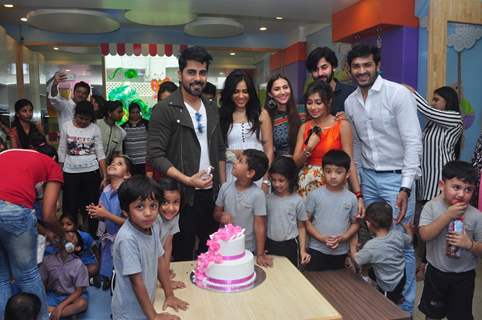 TV Celebs at a Charity Event