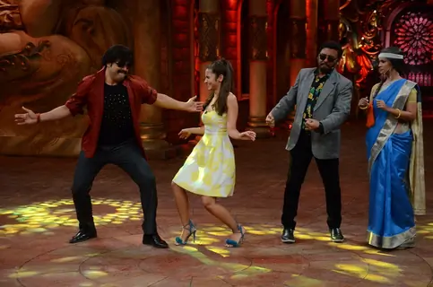 Alia Bhat shakes a leg with Krushna during Kapoor & Sons Promotions on Comedy Nights Bachao