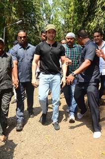 Hrithik Roshan performs Mahashivratri Pooja with Family