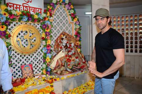 Hrithik Roshan performs Mahashivratri Pooja with Family