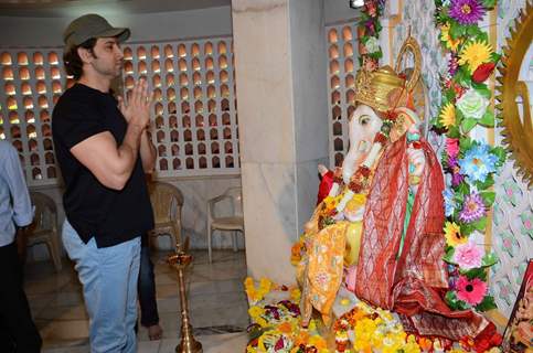 Hrithik Roshan performs Mahashivratri Pooja with Family