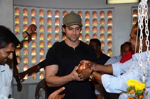 Hrithik Roshan performs Mahashivratri Pooja with Family