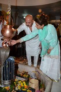 Rakesh Roshan performs Mahashivratri Pooja with Family