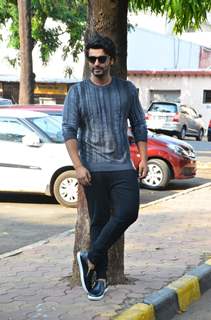 Arjun Kapoor Promotes Ki and Ka on a TV Show Set