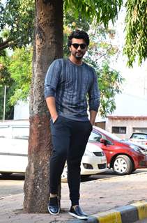 Arjun Kapoor Promotes Ki and Ka on a TV Show Set