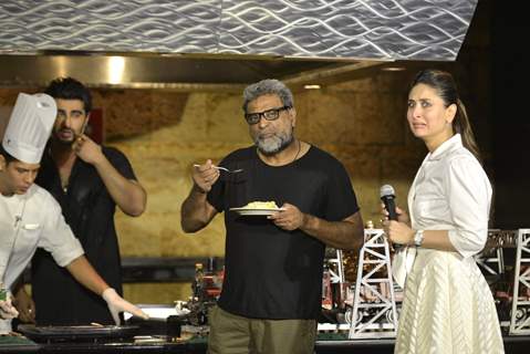 R Balki Tastes the omelet made by Arjun Kapoor while Kareena gives a look!