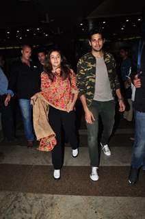 Sidharth Malhotra and Alia Bhatt Snapped at Airport