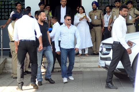 Salman Khan Snapped at Airport