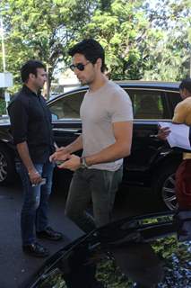 Sidharth Malhotra Snapped at Airport