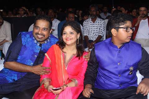 Shankar Mahadevan with family at Zee Marathi Event