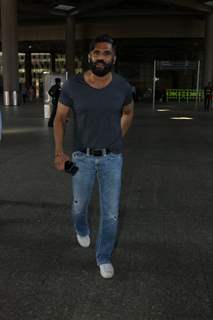 Suniel Shetty Snapped at Airport