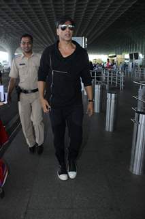 Akshay Kumar Snapped at Airport