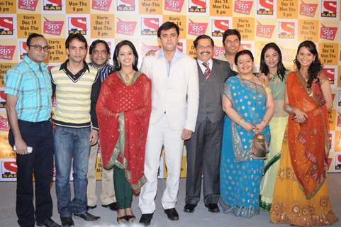 Cast of the show Sajan Re Jhoot Mat Bolo