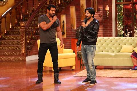 John Abraham sings with Ankit Tiwari for Rocky Handsome Promotions in Comedy Nights Live