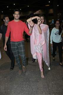 Sidharth Malhotra and Alia Bhatt Snapped at Airport