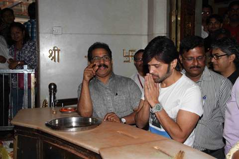 Himesh Reshammiya offers prayers at Siddhivinayak Temple