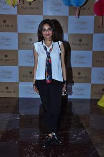 Madhoo at Palladium Easter Bash