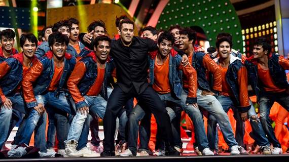 Salman Khan Performs at TOIFA 2016