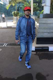 Sonu Niigam Snapped at Airport