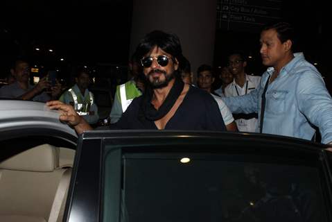 Shah Rukh Khan Snapped at Airport