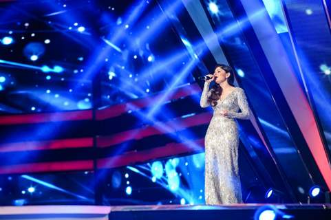 Kanika Kapoor Perform at TOIFA Awards