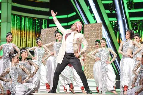 Ranveer Singh Perform at TOIFA Awards