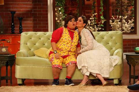 Kareena Kapoor Promotes Ki & Ka on Comedy Nights Live