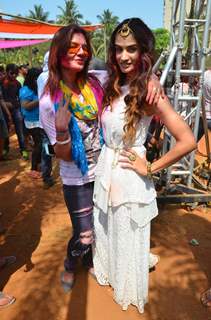 Deepshikha Nagpal at Meet Bros Holi Celebrations